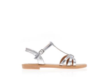 Σανδάλια ασημί δερματίνη με ιδιαίτερη φάσα και λουράκι στον αστράγαλο ΑΣΗΜΙ - Tsoukalas - 