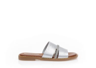 Σανδάλια ασημί δερματίνη με λουράκι από στρας και μεταλλική λεπτομέρεια περιμετρικά στην σόλα ΑΣΗΜΙ - Tsoukalas - 