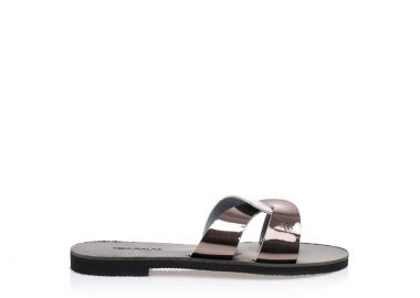 Σανδάλια χειροποίητα ανθρακί από αναγενημένο δέρμα με σχέδιο χιαστί στη φάσα ΑΣΗΜΙ - Tsoukalas - 