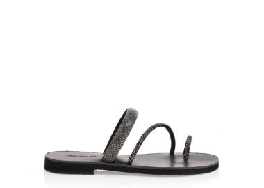 Σανδάλια χειροποίητα ανθρακί δερματίνη με σχέδιο δαχτυλίδι και λοξό λουράκι από στρας ΑΤΣΑΛΙ - Tsoukalas - 