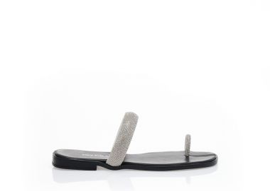 Σανδάλια χειροποίητα ασημί δερματίνη με σχέδιο δαχτυλίδι και φάσα από στρας και μαύρο πάτο ΑΤΣΑΛΙ - Tsoukalas - 