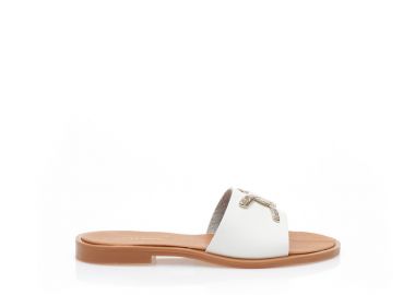 Σανδάλια χειροποίητα λευκά δερματίνη με διακοσμητική αγκράφα ΛΕΥΚΟ - Tsoukalas - 