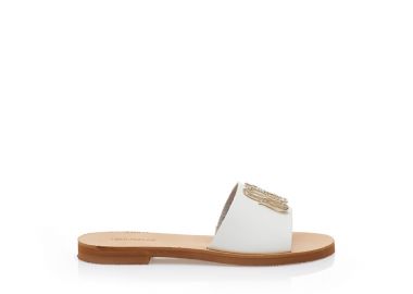 Σανδάλια χειροποίητα λευκά δερματίνη με διακοσμητική αγκράφα ΛΕΥΚΟ - Tsoukalas - 
