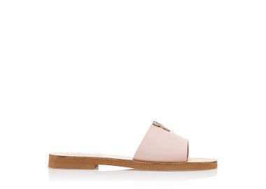 Σανδάλια χειροποίητα ροζ δερματίνη με χρυσή αγκράφα στη φάσα από σχέδιο V NUDE - Tsoukalas - 