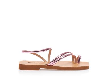 Σανδάλια χειροποίητα ροζ μεταλλιζέ δερματίνη με λουστρίνι λουράκια και μπεζ πάτο ΣΟΜΟΝ - Tsoukalas - 