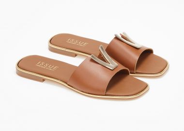 Σανδάλια ελληνικής κατασκευής με μεταλλικό διακοσμητικό - Ταμπά - Issue - 