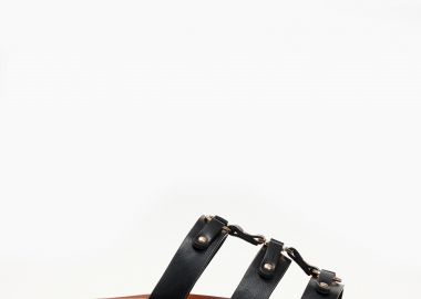 Σανδάλια flatform με μεταλλικές λεπτομέρειες - Μαύρο - Issue - 