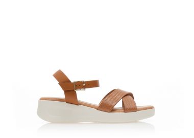 Σανδάλια κάμελ δερματίνη με χιαστί φάσα και λουράκι στον αστράγαλο ΚΑΜΕΛ - Tsoukalas - 