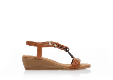 Σανδάλια κάμελ δερματίνη με φάσα από σχέδιο πλεξούδα με πολλαπλά λουράκια και κοκκάλινα διακοσμητικά ΚΑΜΕΛ - Tsoukalas - 