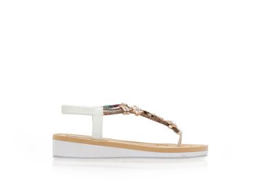 Σανδάλια λευκά δερματίνη με μεταλλικά διακοσμητικά και στρας ΛΕΥΚΟ - Tsoukalas - 