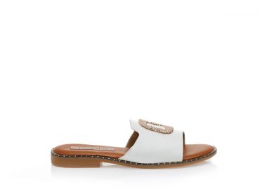 Σανδάλια λευκά δερματίνη με τετράγωνη μεταλλική αγκράφα ΛΕΥΚΟ - Tsoukalas - 