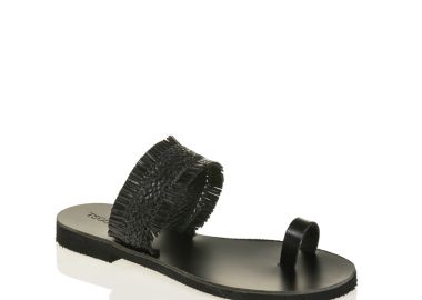 Σανδάλια μαύρα ψάθινα με πλέξη και κρόσια στη φάσα ΜΑΥΡΟ - Tsoukalas - 