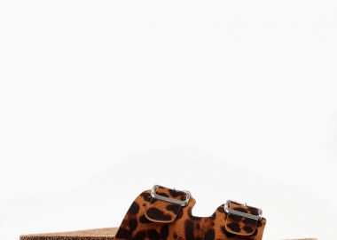 Σανδάλια με suede υφή και αγκράφες - Λεοπάρ - Issue - 