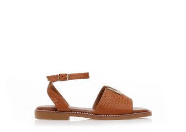 Σανδάλια TSOUKALAS κάμελ δερματίνη με αγκράφα και λουράκι στον αστράγαλο ΚΑΜΕΛ - Tsoukalas - 