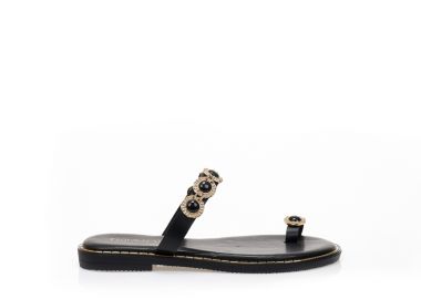 Σανδάλια TSOUKALAS μαύρα δερματίνη με σχέδιο δαχτυλίδι και ιδιαίτερες αγκράφες ΜΑΥΡΟ - Tsoukalas - 