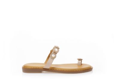 Σανδάλια TSOUKALAS μπεζ δερματίνη με σχέδιο δαχτυλίδι και ιδιαίτερες αγκράφες ΜΠΕΖ - Tsoukalas - 