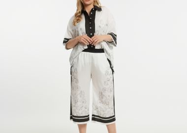 Σατέν cropped παντελόνα με floral μοτίβο και contrast λεπτομέρειες - MAT FASHION - 