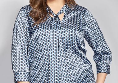 Σατινέ μπλούζα με γραβάτα σε γεωμετρικό εμπριμέ -  - 