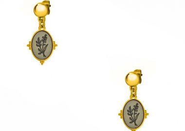 Σκουλαρίκια Από Ορείχαλκο Επιχρυσωμένο 24Κ Με Λουλούδια Γκρι AA48506 - AMOR AMOR - 