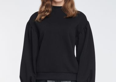 Sweatshirt With Cut-outs in Black - Cutcuutur - 