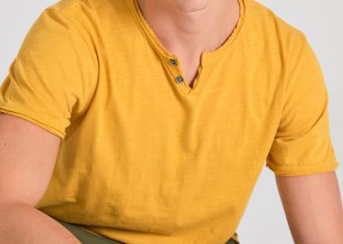 T-shirt με λαιμό henley και raw cuts - The essentials - FUNKY BUDDHA - 