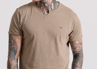 T-shirt με λαιμό henley και raw cuts - The essentials - FUNKY BUDDHA - 