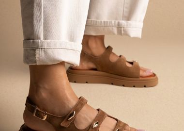 TFP Σανδάλια με λουράκι και αγκράφα - 557 - Taupe Σουέτ - TFP - 