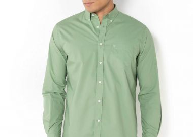 The Bostonians ανδρικό πουκάμισο button down μονόχρωμο με τσέπη και κεντημένο λογότυπο Regular Fit 