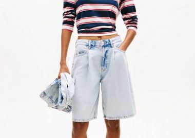 Tommy Jeans γυνακεία denim βερμούδα με πιέτες Loose Fit - DW0DW22709 Denim Blue Ανοιχτό - TOMMY JEANS - 