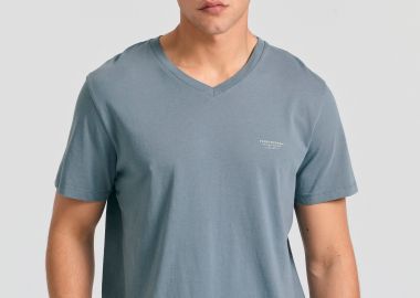 V-neck t-shirt με logo στο στήθος - FUNKY BUDDHA - 