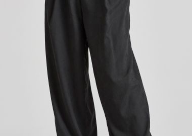 Wide leg fit παντελόνι με μονή πιέτα στη μέση - FUNKY BUDDHA - 