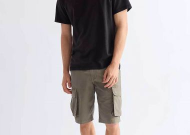 Wrangler® ανδρική βερμούδα cargo Regular Fit - 112377865 Λαδί - WRANGLER - 